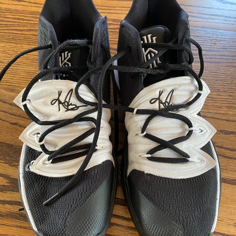 Nike Kyrie 5 Black and White Men 10.5